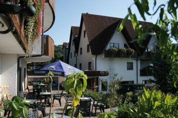 LANDIDYLL HOTEL ZUM ALTEN SCHLOß Kirchensittenbach