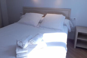 PLATANES HOTEL Étauliers
